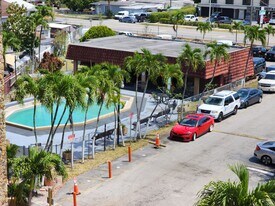 6575 W 4th Ave, Unit West Property 507 in Hialeah, FL - Building Photo