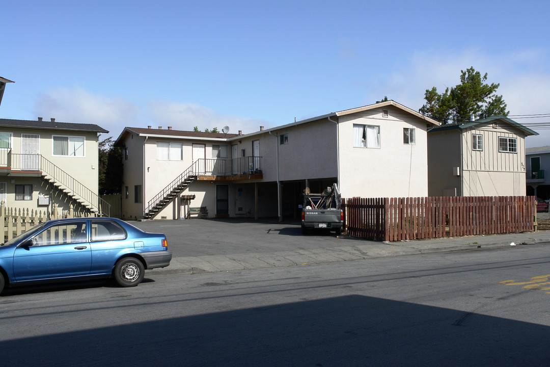 565 Hampshire Ave in Redwood City, CA - Building Photo