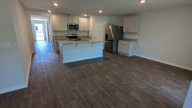 473 Coconut Dr in Bloomingdale, GA - Building Photo - Building Photo