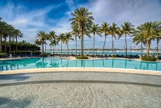 1500 Bay Rd, Unit 714 in Miami Beach, FL - Building Photo - Building Photo