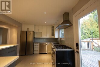 2424 Yolanda Dr in Oakville, ON - Building Photo - Building Photo