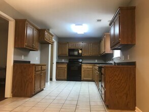 230 Autumnwood Drive in Benton, AR - Building Photo - Building Photo