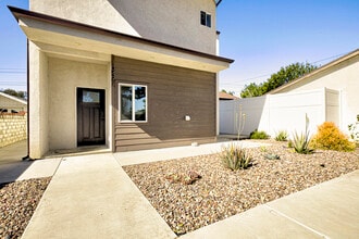 10499 Yolanda Ave in Porter Ranch, CA - Foto de edificio - Building Photo