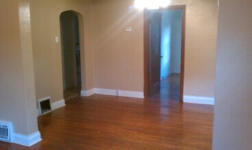 7152 Dawson Pl in Jennings, MO - Building Photo - Building Photo