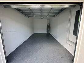 402 SE Crossoak Ln in Port St. Lucie, FL - Building Photo