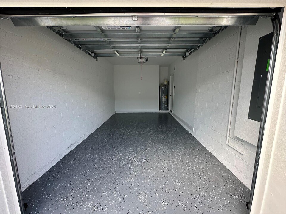 402 SE Crossoak Ln in Port St. Lucie, FL - Building Photo