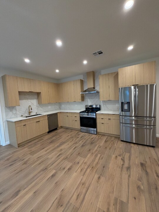 11109 Cabriole Ave in Los Angeles, CA - Building Photo