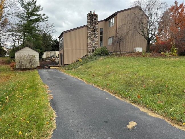 3704 Crest View Dr in Allentown, PA - Building Photo - Building Photo