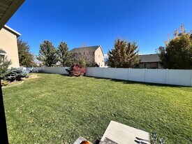 1515 S Spring Creek Dr in Lehi, UT - Building Photo