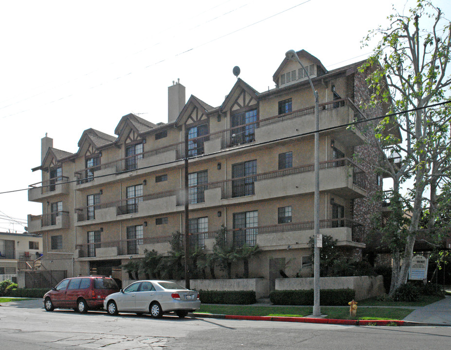 Holt House Apartments in Los Angeles, CA - Building Photo