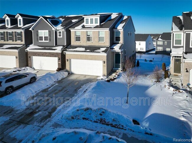 1434 Superior Dr in Milford, MI - Building Photo - Building Photo