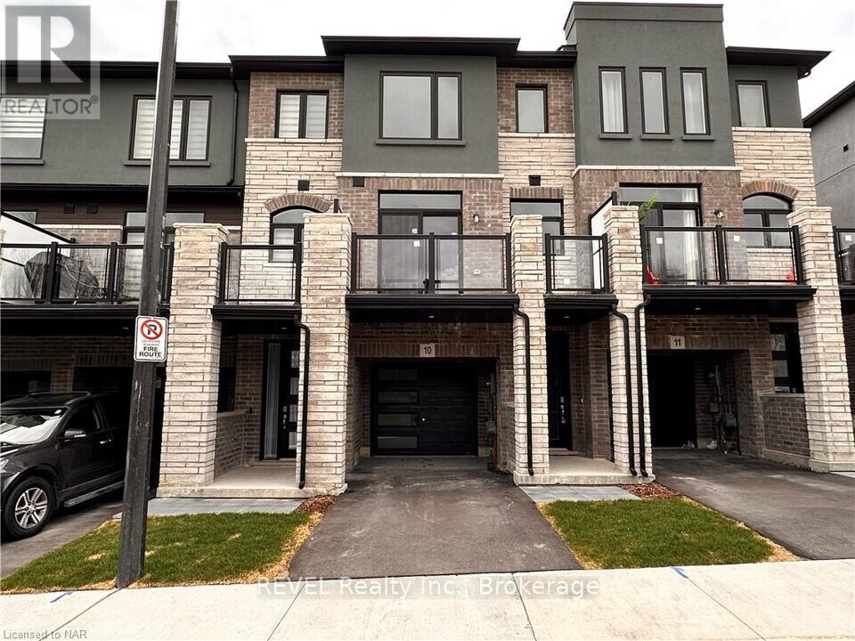290-290 Equestrian Way in Cambridge, ON - Building Photo