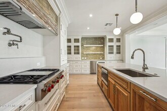 4240 E Camelback Rd in Phoenix, AZ - Building Photo - Building Photo