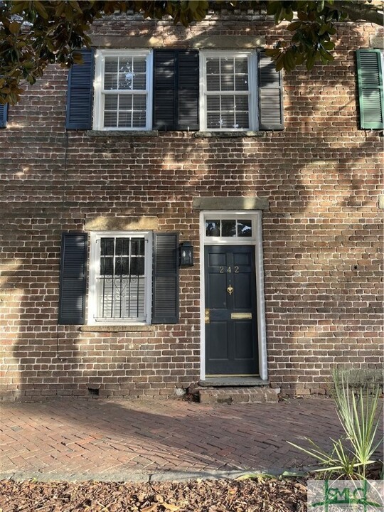 242 Price St in Savannah, GA - Foto de edificio