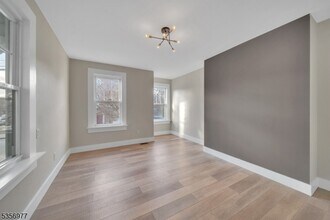 35 Portland Pl in Montclair, NJ - Building Photo - Building Photo