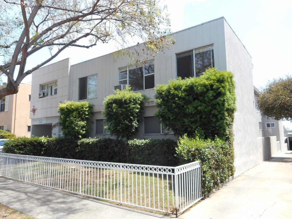 7972 Norton Ave in West Hollywood, CA - Building Photo