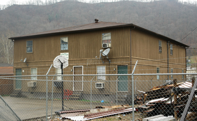 Water St in Chapmanville, WV - Building Photo - Building Photo