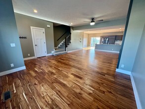 7008 Kentwell Ln in Lincoln, NE - Foto de edificio - Building Photo