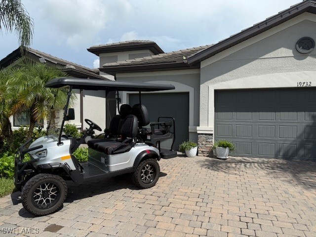 19732 Beechcrest Pl in Estero, FL - Foto de edificio - Building Photo
