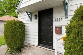 2521 W Sanson Ave in Spokane, WA - Building Photo - Building Photo