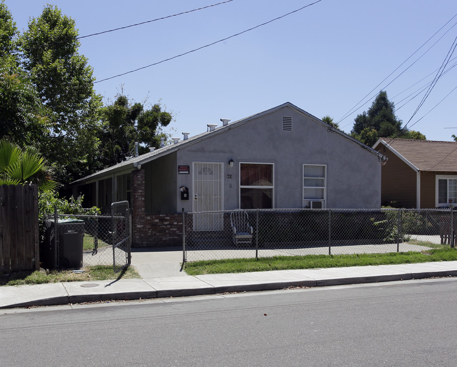 603 Andrew St in Broderick, CA - Building Photo