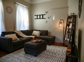 115 W 36th St, Unit 1 Bedroom 1 Bath in Savannah, GA - Building Photo