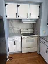 37 Day St, Unit 3rd floor apt. in Fall River, MA - Building Photo - Building Photo