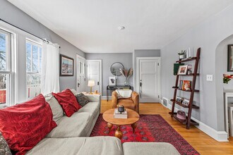 4518 N Woodburn St in Shorewood, WI - Building Photo - Building Photo