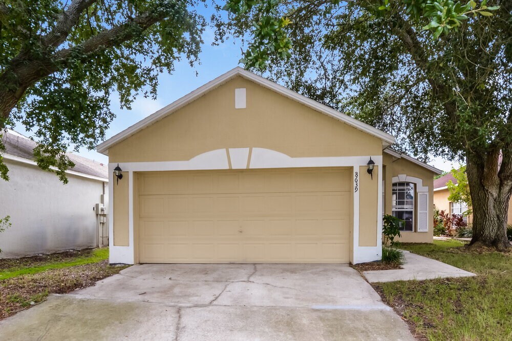 8639 Foley Dr in Orlando, FL - Building Photo