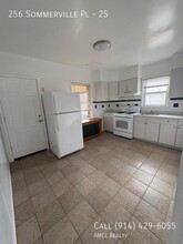 256 Sommerville Pl in Yonkers, NY - Building Photo - Building Photo