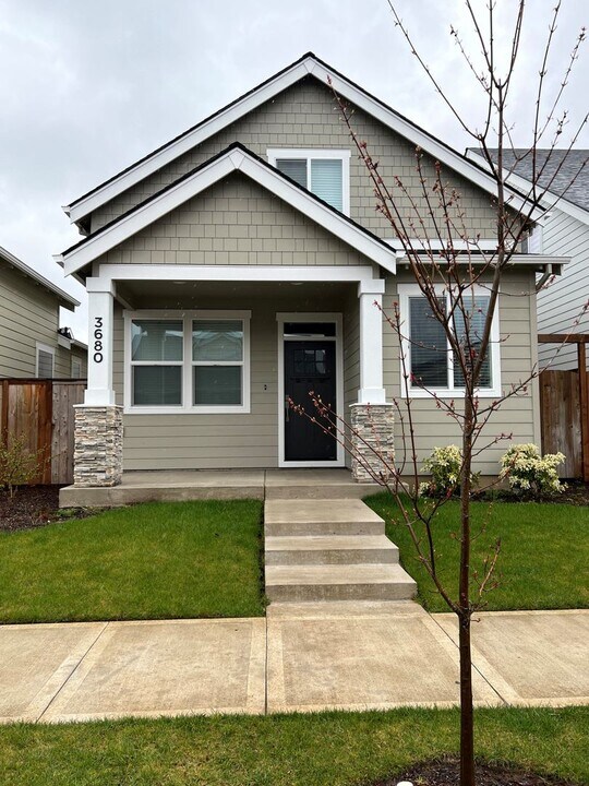 3680 NE Jacob St in McMinnville, OR - Building Photo
