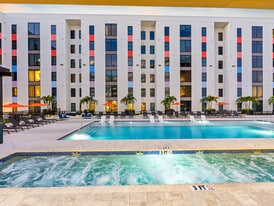 Apella on Newport in Tampa, FL - Building Photo