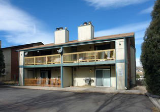 1015 Holli Springs Ln in Colorado Springs, CO - Foto de edificio - Building Photo