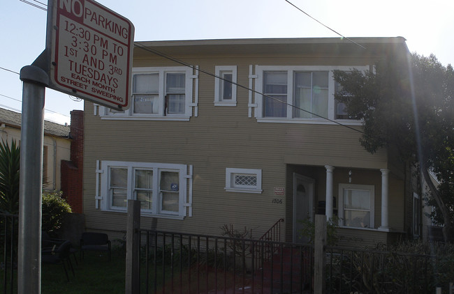 1706 82nd Ave in Oakland, CA - Foto de edificio - Building Photo