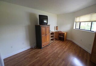 5750 Turin St in Coral Gables, FL - Building Photo - Building Photo