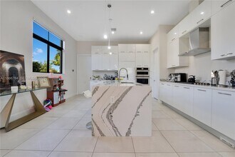 8279 NW 43rd St in Doral, FL - Building Photo - Building Photo