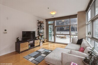 225 S Sangamon St in Chicago, IL - Building Photo - Building Photo