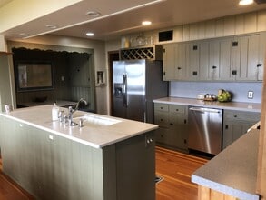 375 Big Bay Dr in Holland, MI - Building Photo - Building Photo