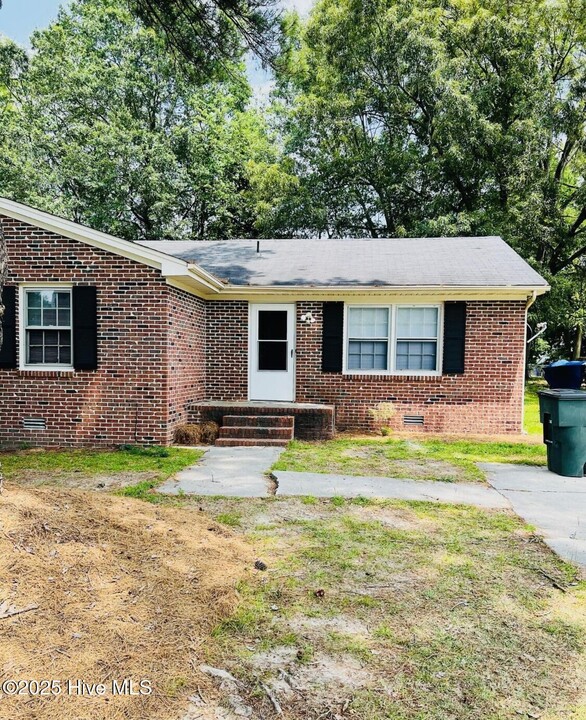 1105 Brownlea Dr in Greenville, NC - Building Photo