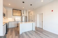 3120 W Jefferson St, Unit 202 in Philadelphia, PA - Building Photo - Building Photo