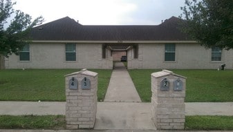 825 W Bronze Dr, Unit 1 in Pharr, TX - Building Photo