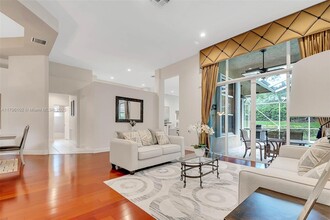 3943 Nighthawk Dr in Weston, FL - Building Photo - Building Photo