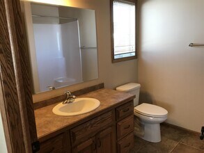 1415 Sharloh LP in Bismarck, ND - Building Photo - Building Photo