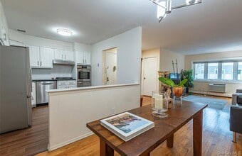 18-16 Bell Blvd in Queens, NY - Building Photo - Building Photo