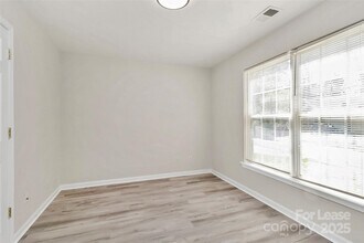 1436 Rumstone Ln in Charlotte, NC - Building Photo - Building Photo