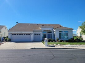 105 Apple Hill Dr in Brentwood, CA - Building Photo