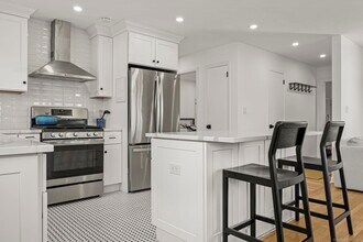 24 Maplewood Dr in Greenwich, CT - Building Photo - Building Photo