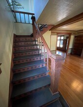 1642 W Main St in Cottage Grove, OR - Foto de edificio - Building Photo
