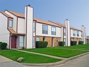 Meadowview Apartments in Kaufman, TX - Building Photo - Building Photo