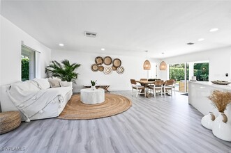 646 Park Shore Dr in Naples, FL - Building Photo - Building Photo
